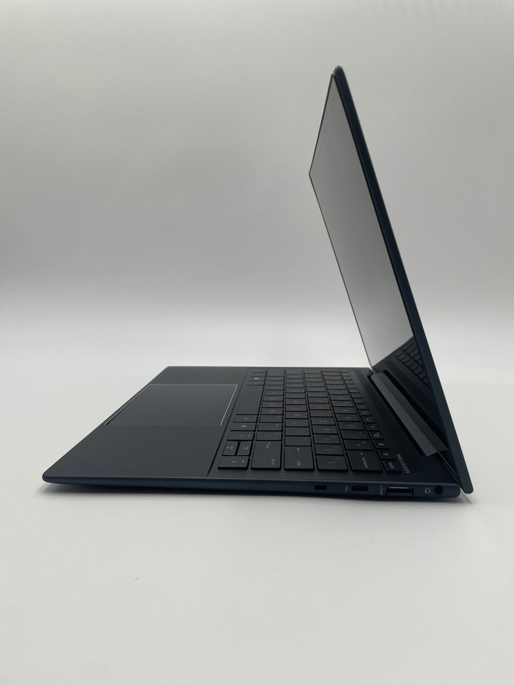 2023 HP Dragonfly 13.5" (i7 1365U, 1 TB SSD) - B Grade (Minimal Wear)