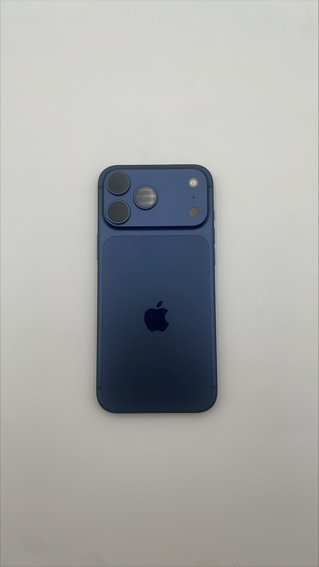 Apple iPhone 17 Pro Max 256 GB - Blue - Premium Grade (Unlocked)