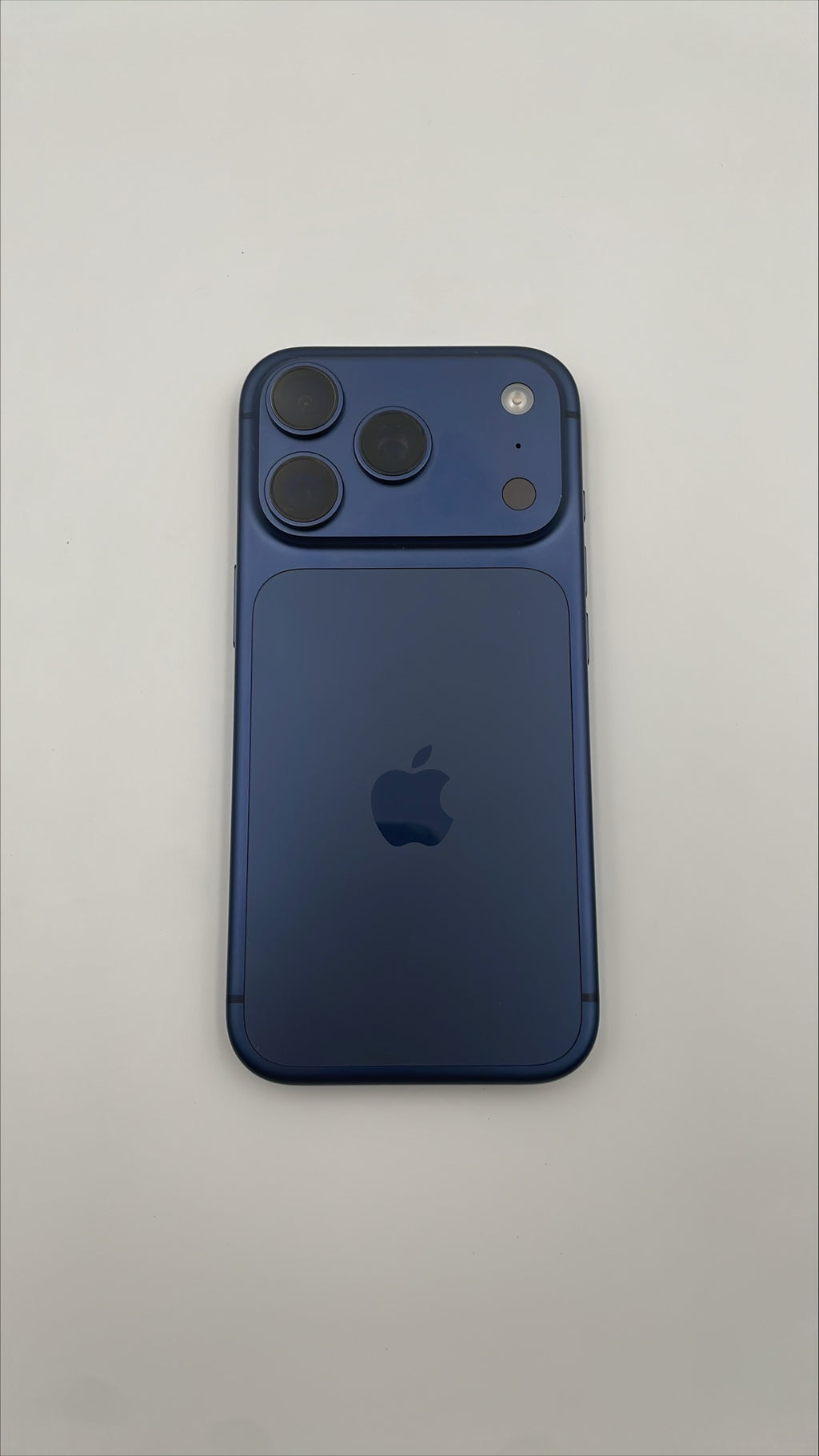 Apple iPhone 17 Pro 256 GB - Blue - Premium Refurbished (Unlocked)